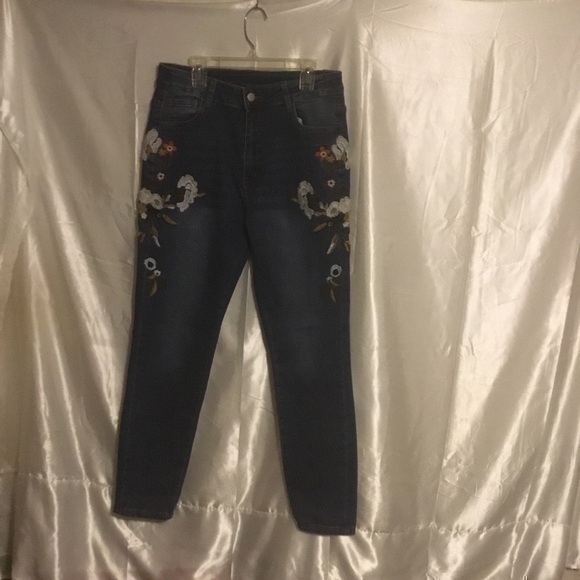 Shein Embroidered Medium Wash Skinny Jeans 8/10 - Picture 1 of 4